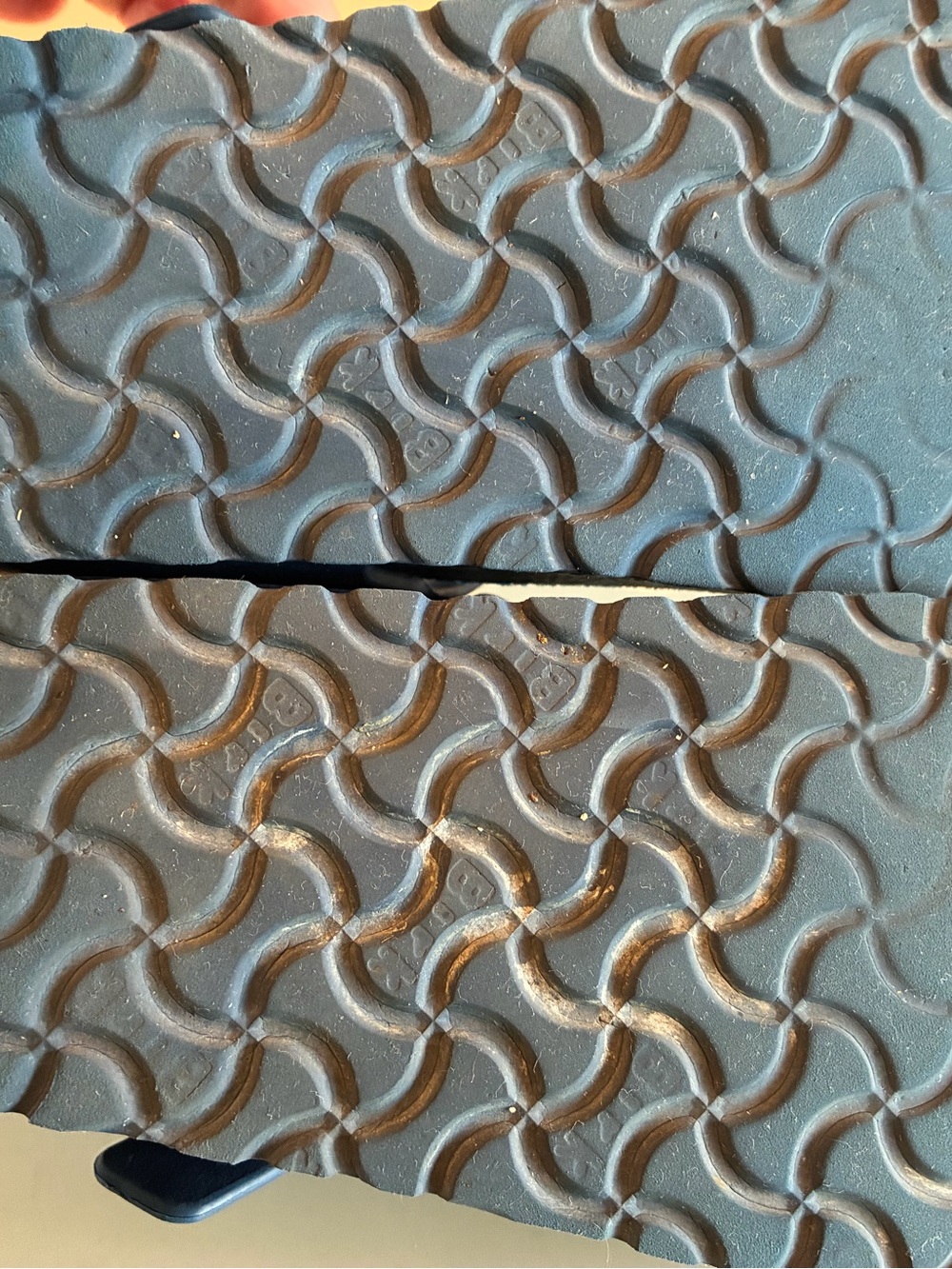 Blue Birkenstock Gizeh sandals are made from lightweight, waterproof EVA - Picture 5 of 7
